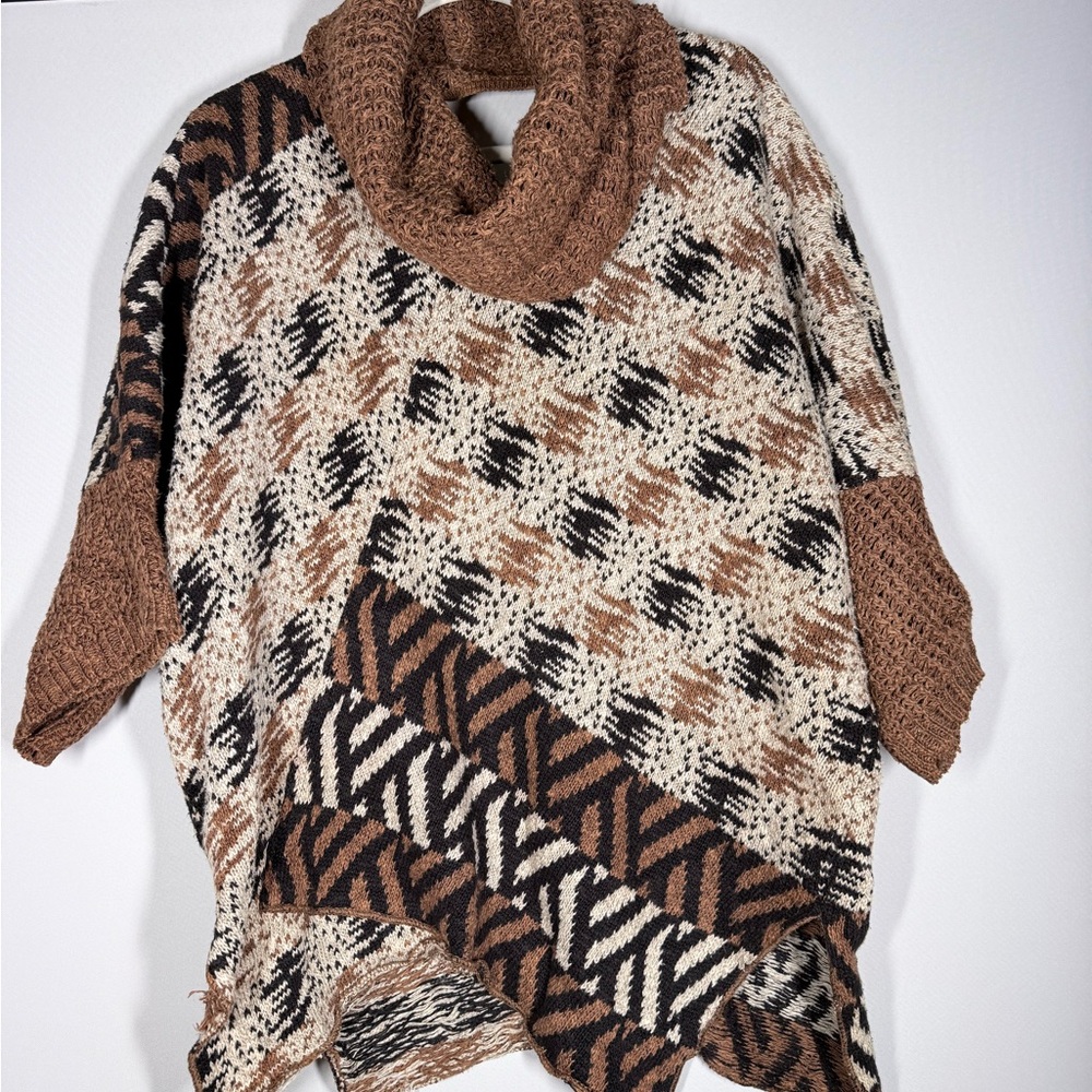 Vesna Bricelj Knit Patterned sweater with Cowl Neck size M